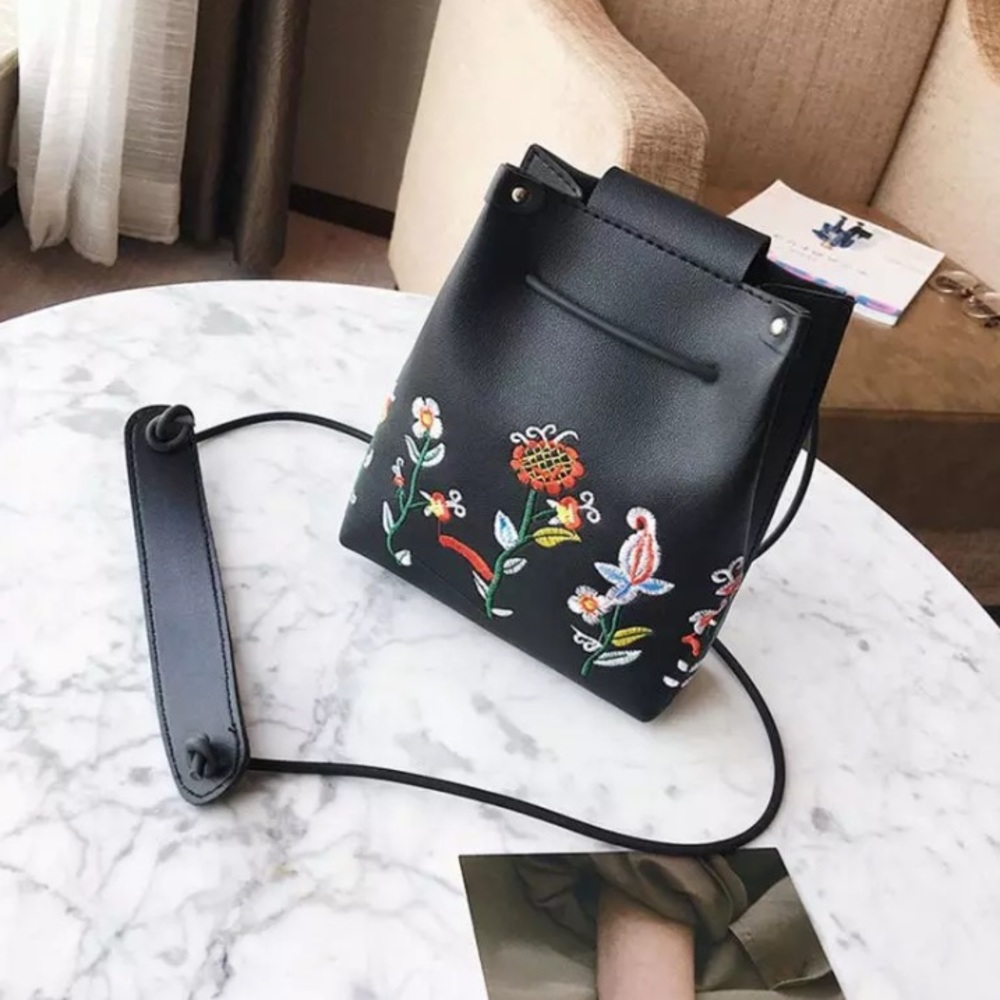 Over shoulder Leather Flower Bag - Picture 1 of 8